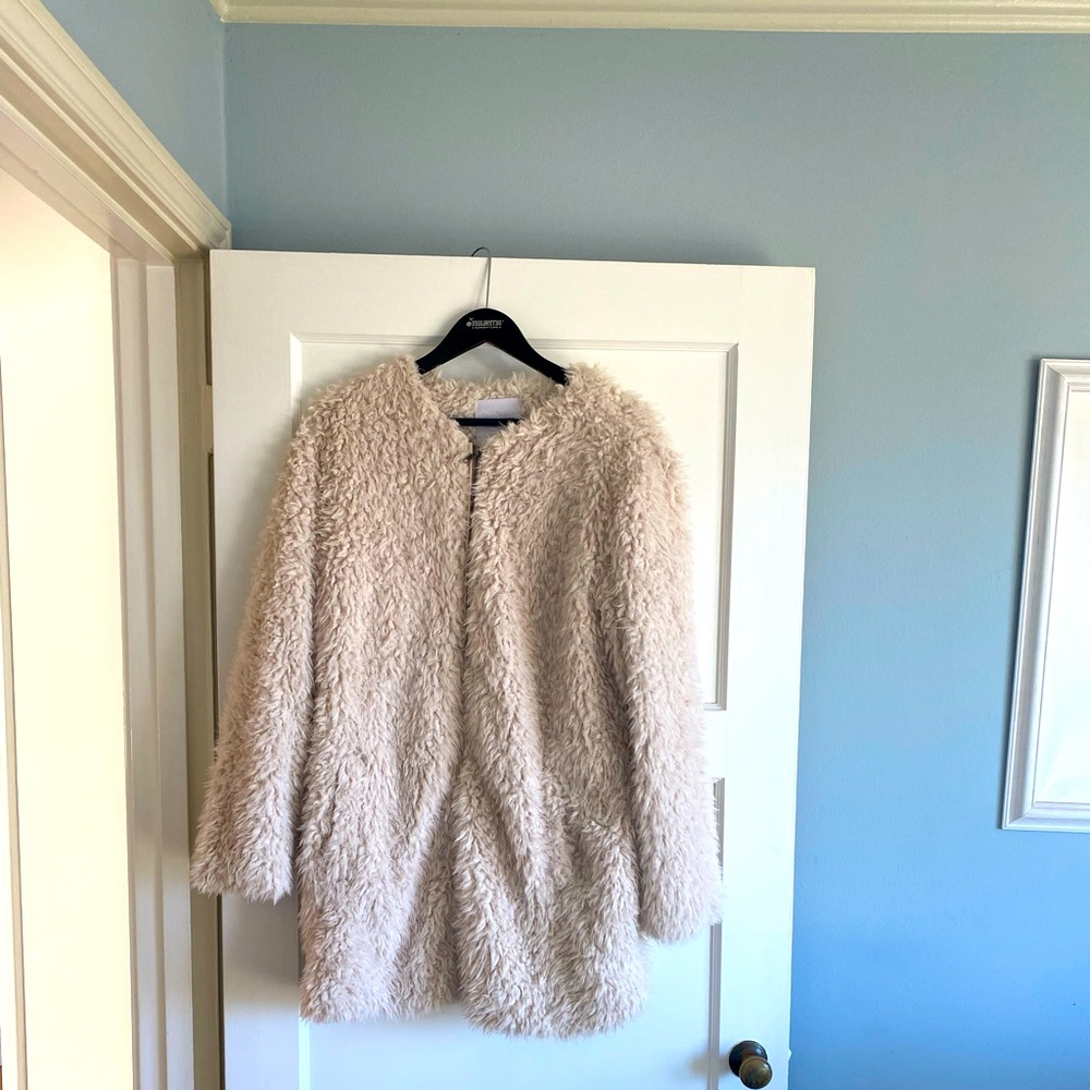 BB Dakota Large faux fur jacket in cream color.